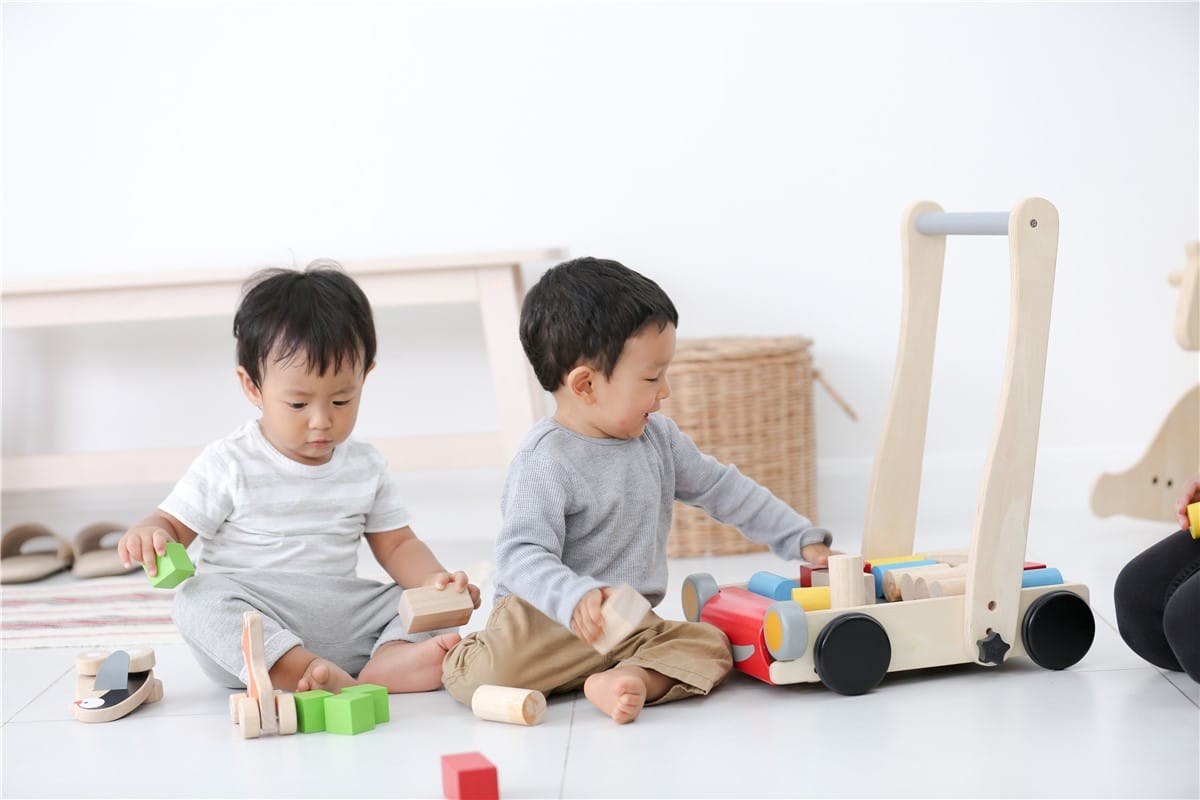 Baby walker Plan Toys - Imagen 9